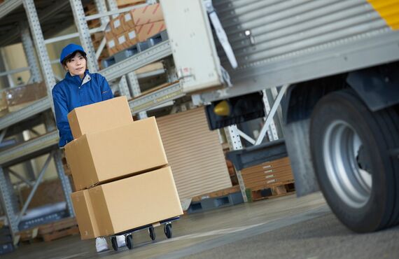 経験者・未経験者問わず転職を応援します | トラックを運転し埼玉で配送業をするなら有限会社翔通商